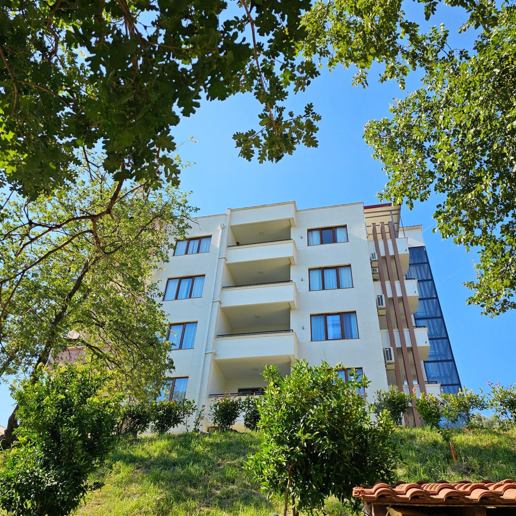 Green Hill Apartments Улцинь Екстер'єр фото